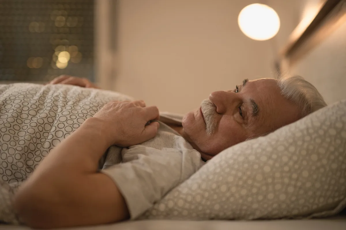 Los gastroenterólogos coinciden: estos son los alimentos que interfieren con el sueño profundo a partir de los 50 años