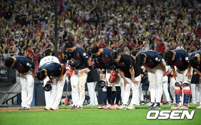 20안타 쳤는데 3연패라니...에이스 8실점 와르르, 외야수 뼈아픈 판단미스, 롯데 멀어지는 가을야구