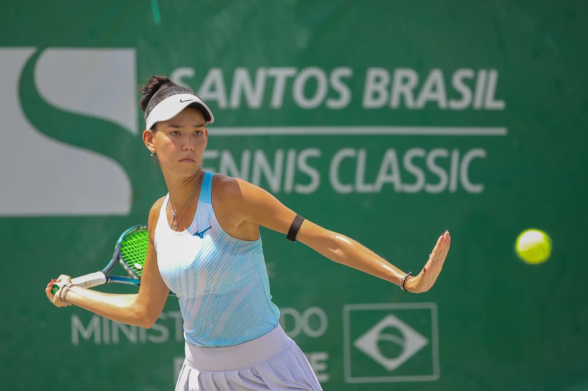Konishi vence duelo nacional e faz semi no W15 de São Luís