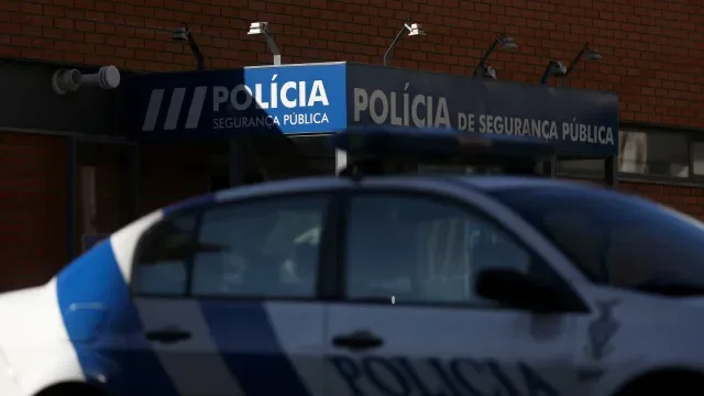 Suspeito de roubar dois jovens de 18 anos no Porto fica em preventiva