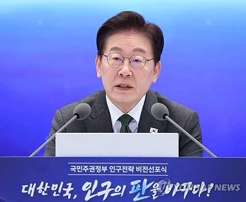 李대통령 지지율 44%…민주, 33%로 현정부 출범 후 최저치[NBS](종합)
