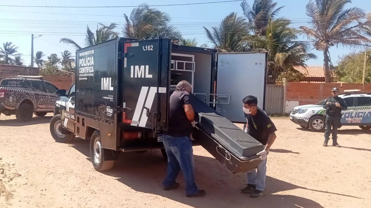 Flanelinha é encontrado morto com marcas de tiros e golpes de faca no litoral do PI