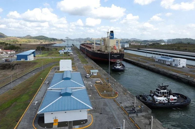 La sequía en el Canal de Panamá y altos cobros eleva el tránsito de barcos por el estrecho de Magallanes