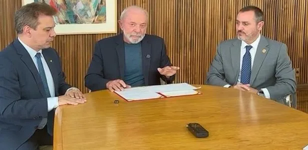 Lula manda apagar fogo que arde entre a PF e Mendonça