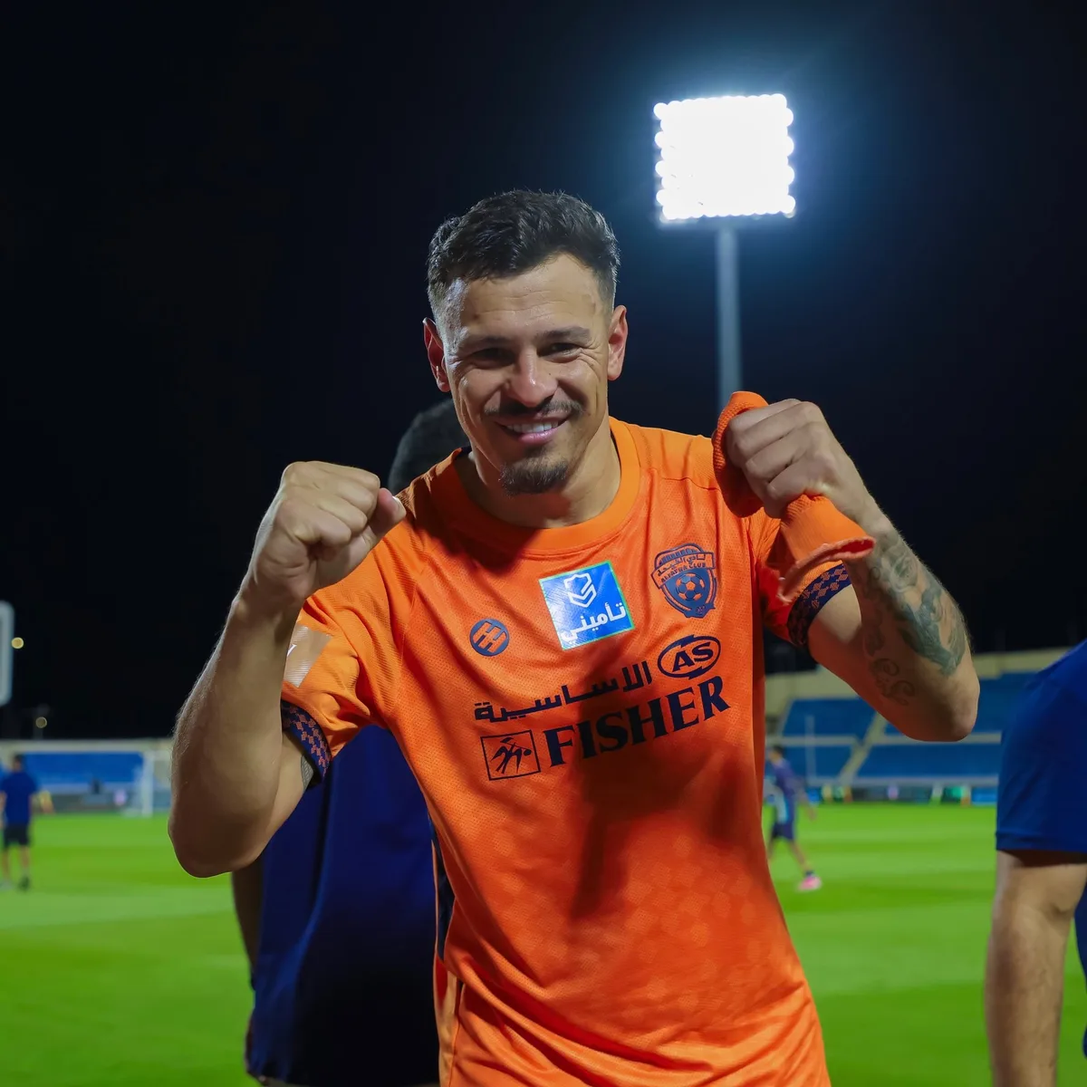 Hugo Moura, ex-Vasco, faz dois gols e classifica o Al-Fayha na Copa do Rei Saudita