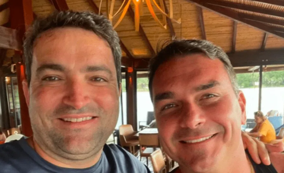 Mansão de Richarlison: Empregada doméstica assina escritura de imóvel ligado a Flávio Bolsonaro e Willer Tomaz