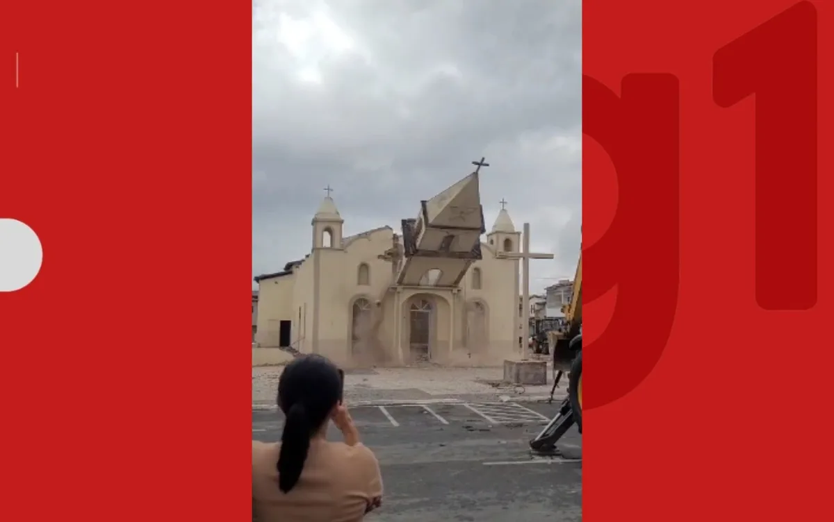 VÍDEO: igreja é demolida após 80 anos em cidade da Bahia