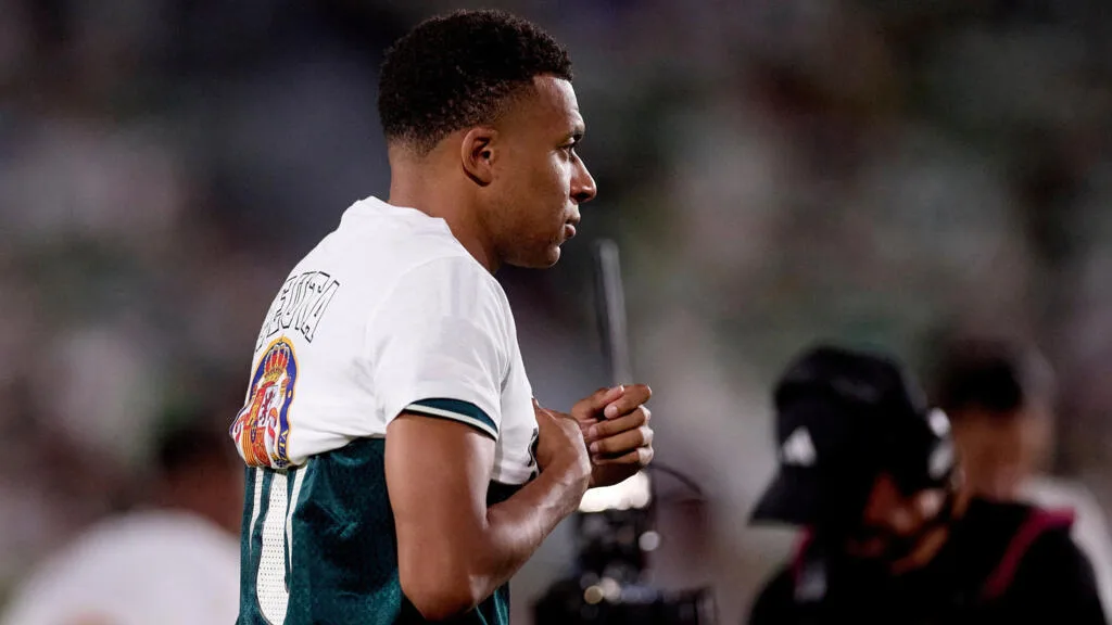 Mbappé e Vinícius Jr. no centro de polêmica na Espanha após gesto em apoio a migrantes
