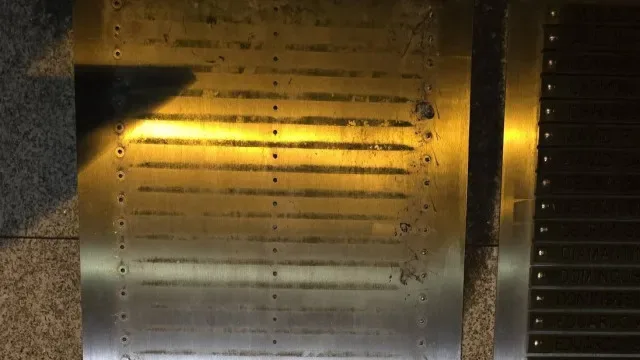 Vandalizado mural de homenagem a ex-Combatentes em Brufe. Placas furtadas