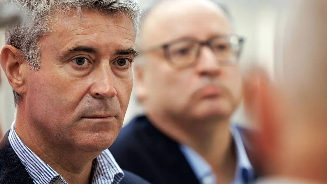 Carneiro diz que Governo está a "quase que a meio caminho" de o PS poder olhar para o Orçamento