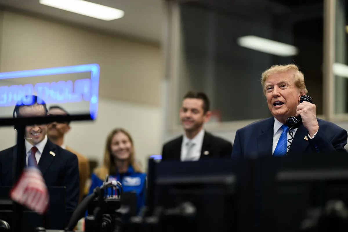 Crusoé: Trump volta a falar no “Estreito de Trump”