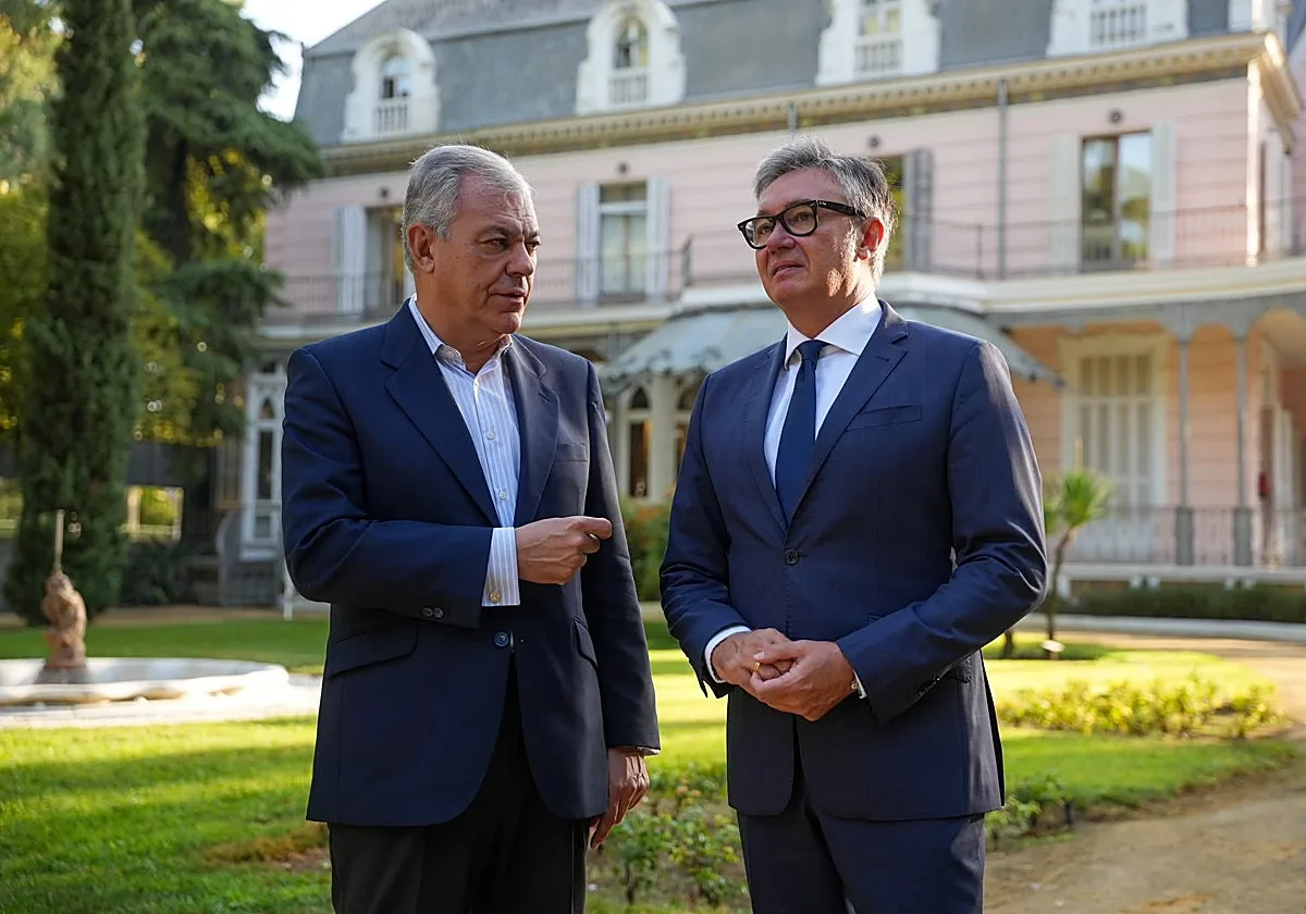 José Luis Sanz se reúne con Manuel Gavira para poner sobre la mesa una tasa turística para Sevilla