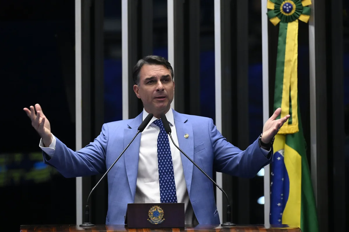 Flávio vai pregar ‘voto útil’ em reduto de Caiado a uma semana do 1º turno