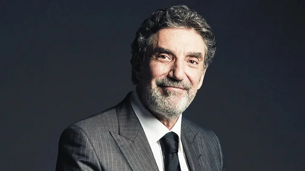 Chuck Lorre revela ter chegado a Hollywood com 76 CENTAVOS no bolso – que gastou da forma mais inesperada possível