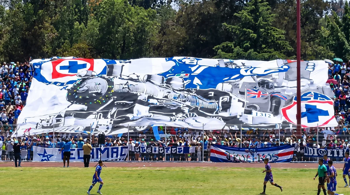Cruz Azul Leyendas vence a Femex Tecámac: afición responde al llamado y Chaco Giménez el jugador con más ovación