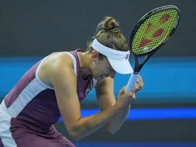 Elise Mertens beats Iga Swiatek to set up semifinal against Zheng Qinwen in China Open