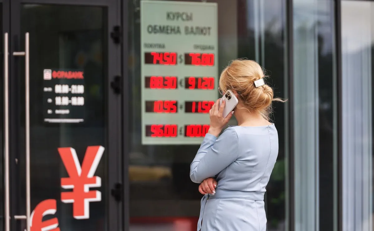 Аналитики «Солид» спрогнозировали рост курса доллара до ₽92 к концу года