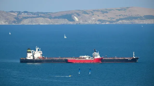 França interceta petroleiro da frota fantasma russa em Reunião