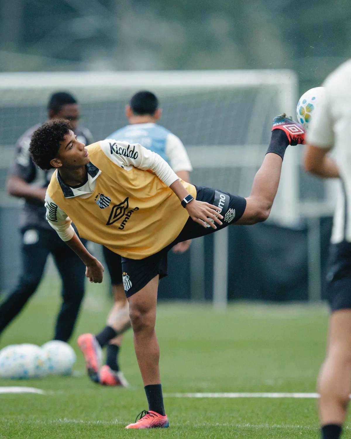 Robinho Jr. passa de um mês sem jogar e vive "geladeira" no Santos