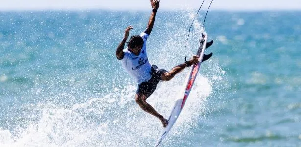 Miguel Pupo brilha no fim, vence Igarashi e é campeão da etapa de Trestles