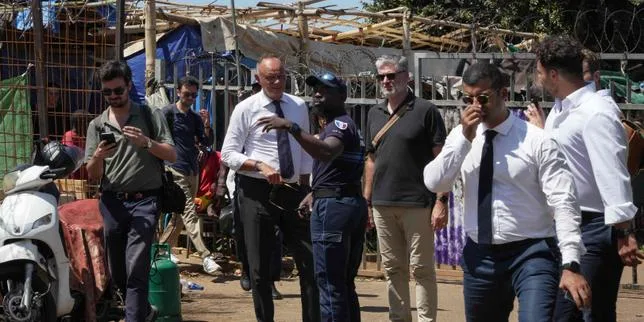 Présidentielle 2027 : à Mayotte, Edouard Philippe promet de « fermer les vannes de l’immigration » à des élus lassés par les promesses