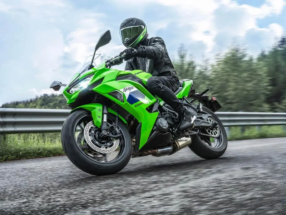 Nova Kawasaki Ninja muda dianteira e ganha freios radiais