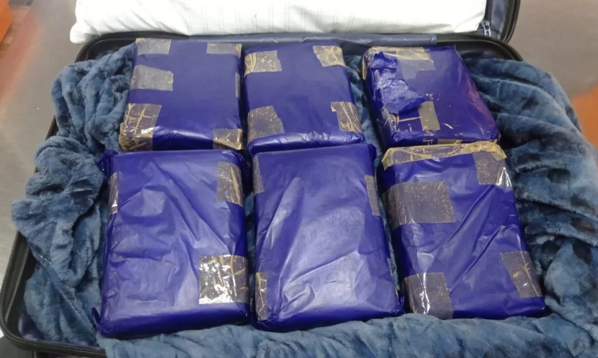 Passageira é presa com 12 kg de drogas no Aeroporto de Manaus ao tentar embarcar para Belém