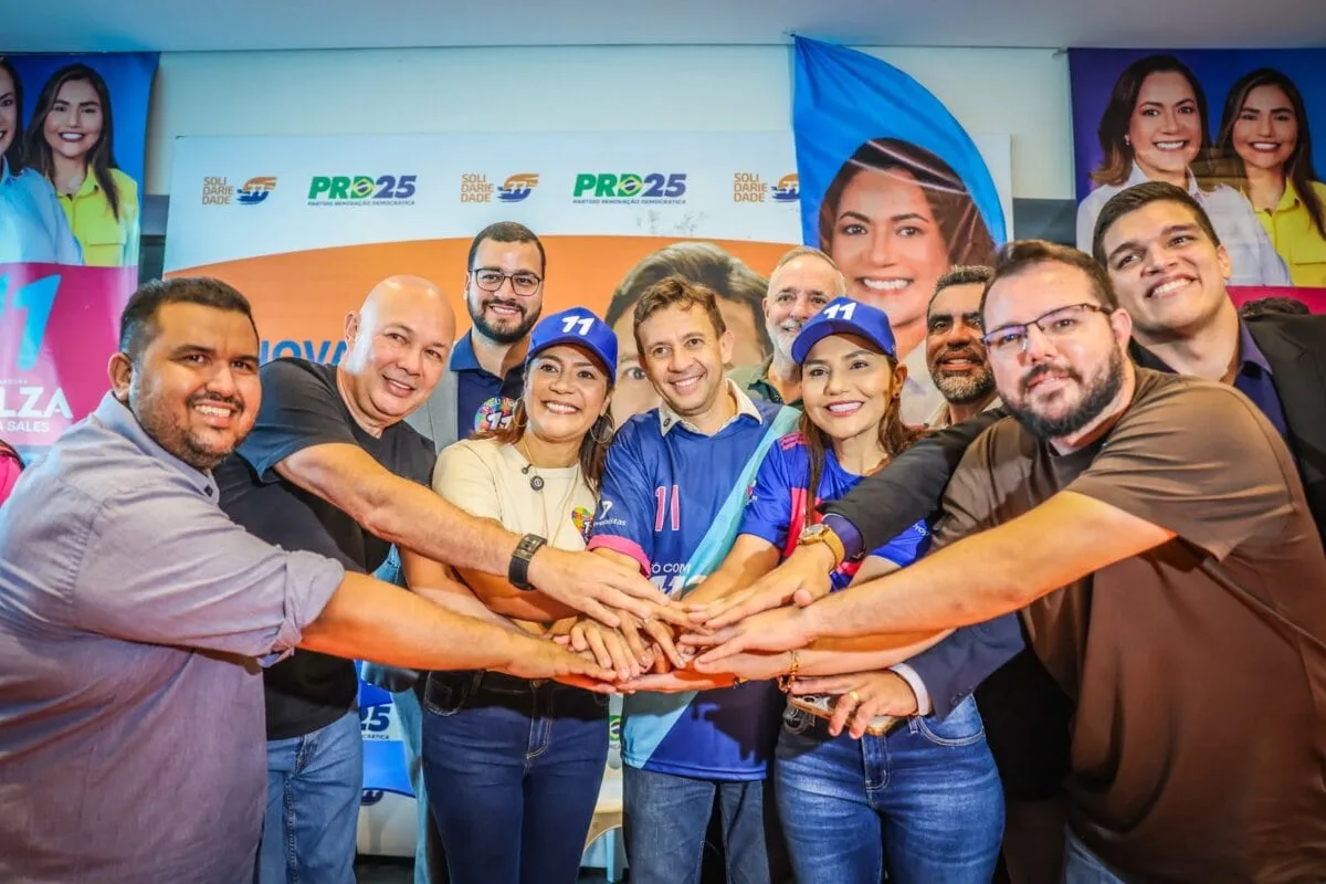 Mailza dá camisa do 11 a Velloso e agradece apoio no segundo turno
