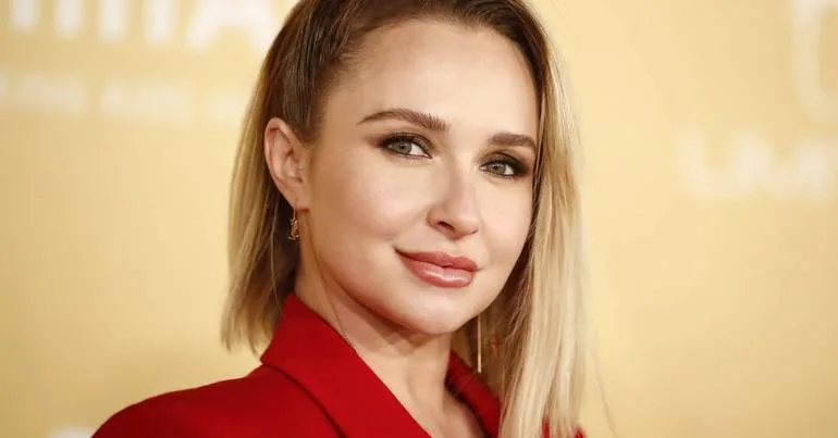 Neutrogena admite ter deixado Panettiere "desamparada"