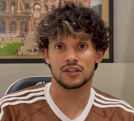 As 6 resenhas de livros imperdíveis de Gustavo Scarpa, jogador de futebol que virou crítico literário