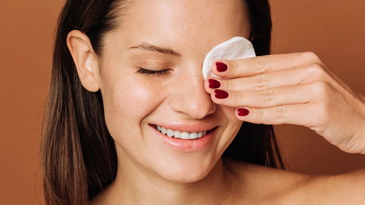 El mejor desmaquillante de ojos para maquillaje 'waterproof' es este y cuesta menos de 10€
