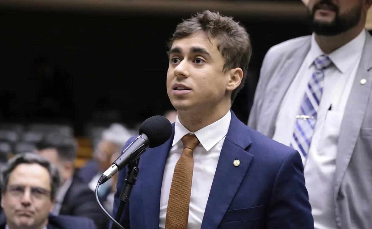 Nikolas questiona imprensa após decisão de Moraes contra fonte de jornalista