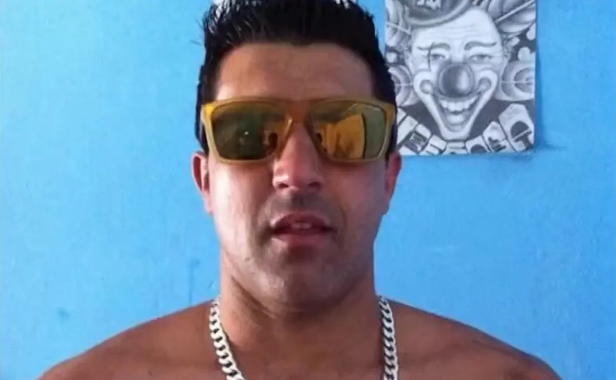 Câmera flagra execução de homem com mais de 20 tiros no Sítio Cercado; suspeito usava balaclava e roupa preta