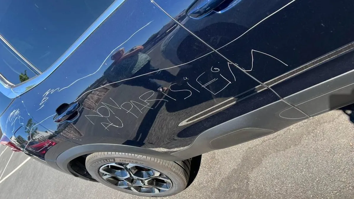 "Parigot dehors": face au surtourisme estival, des Parisiens en vacances ciblés par des actes de vandalisme dans le Finistère