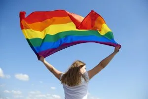 Lei municipal que proíbe menores em Parada do Orgulho LGBTQIA+ é questionada