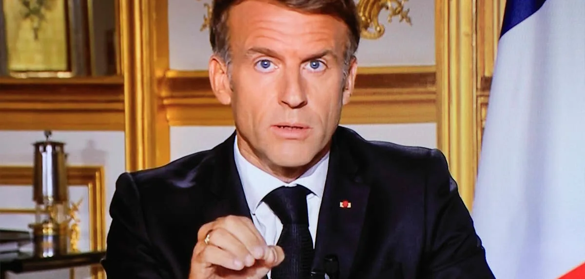 „Wir alle empfinden Wut und Scham“ – Präsident Macron verurteilt Gewaltexzesse