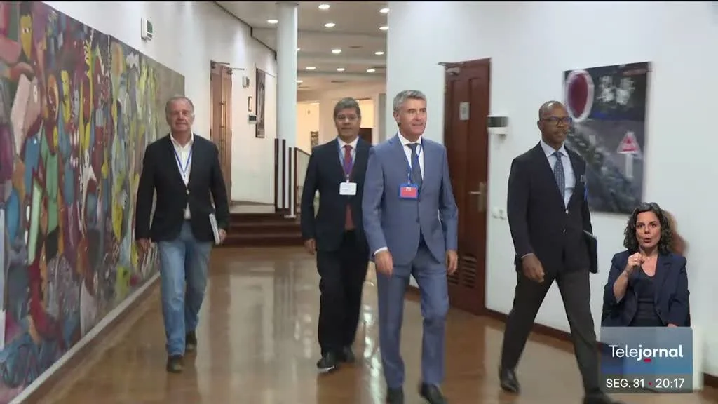 Carneiro diz que Governo só cumpriu duas exigências do PS para o OE