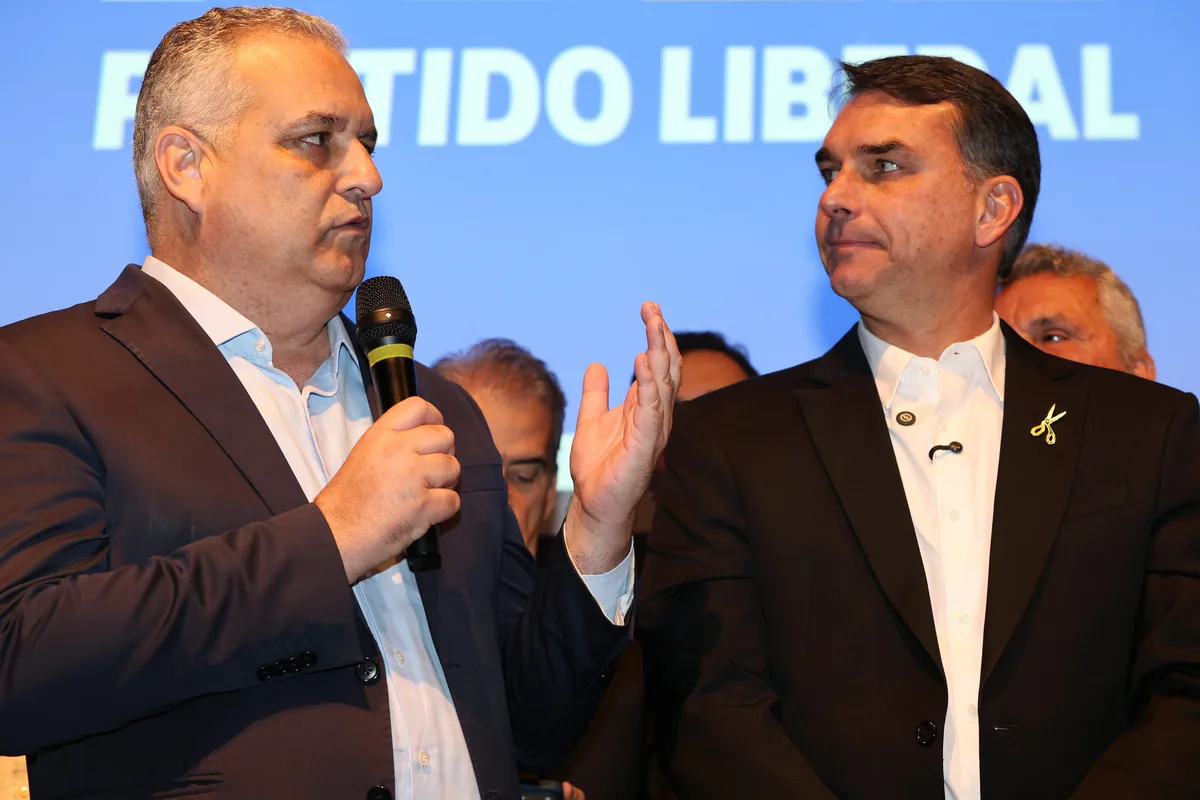 Campanha de Flávio acusa fraude após programa eleitoral ir ao ar sem som