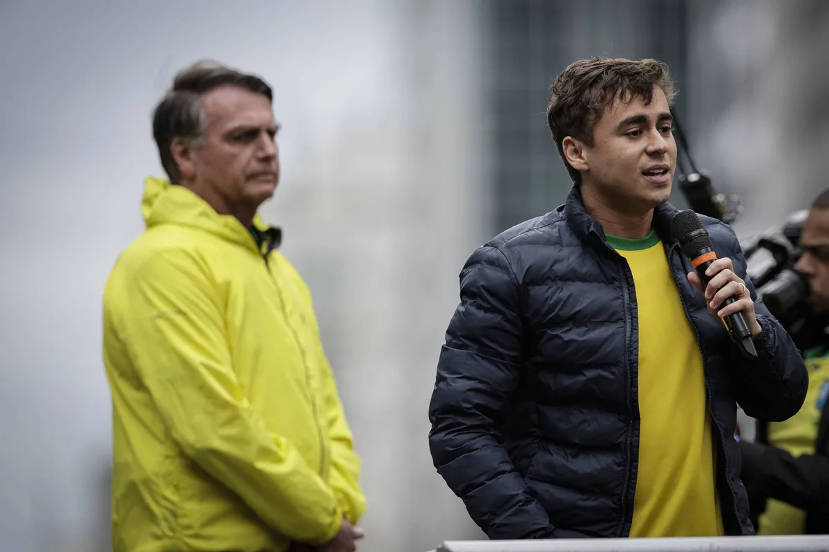 Assim como Renan, Nikolas e Janones usam perfis não indicados ao TSE em campanha