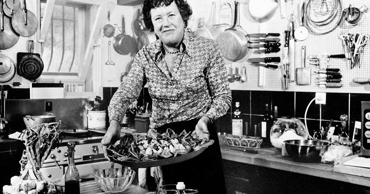 Cita del día de la famosa chef Julia Child: "Sin duda, uno de los requisitos importantes para aprender a cocinar es que también aprendas a comer"