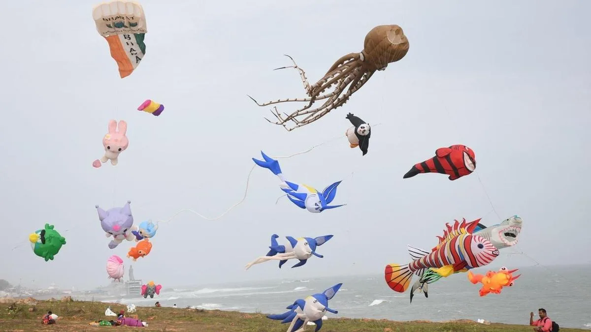Three-day kite festival begins in Kanniyakumari