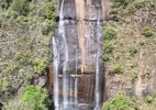 Casal morre após queda em cachoeira de 85 metros em Minas Gerais