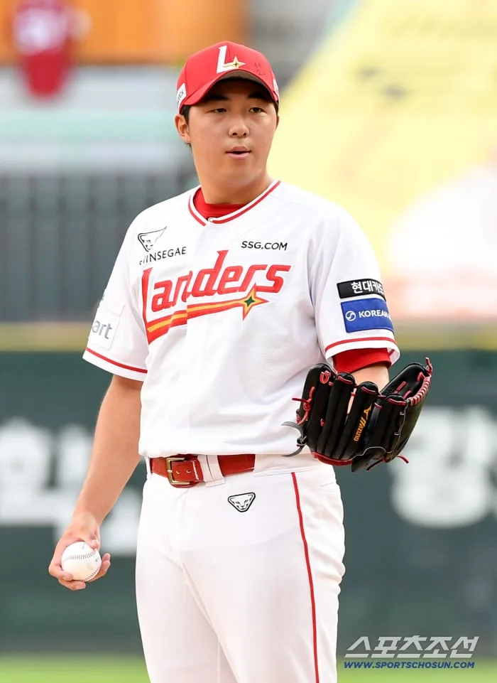 '납득하기 힘든 투수 교체' KBO 대기록 코앞인데, 왜 92구만에 김민준 내렸나