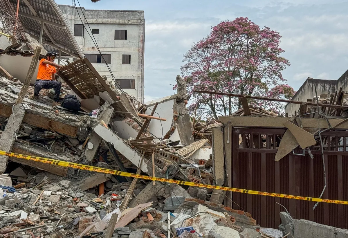 Equipos de rescate reducen expectativas de hallar sobrevivientes a casi una semana del terremoto en Colombia