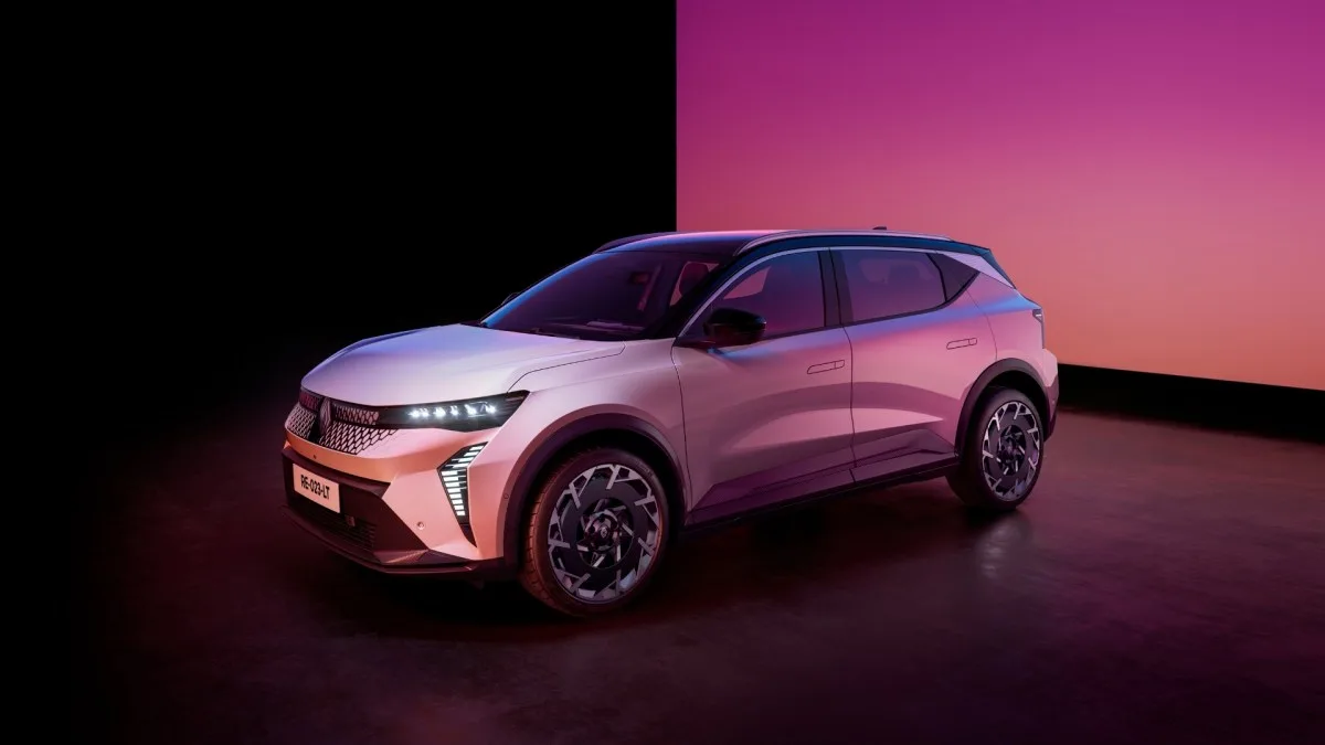 Sans changer de prix, le Renault Scénic électrique s’offre de nouvelles batteries et une recharge plus rapide