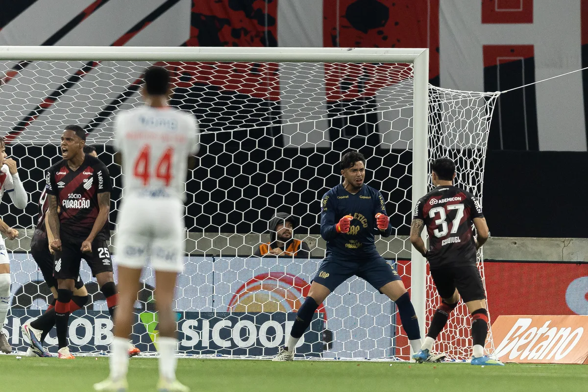 Atuações do Athletico: Mycael vira herói, e Vargas brilha contra o Bahia; dê suas notas
