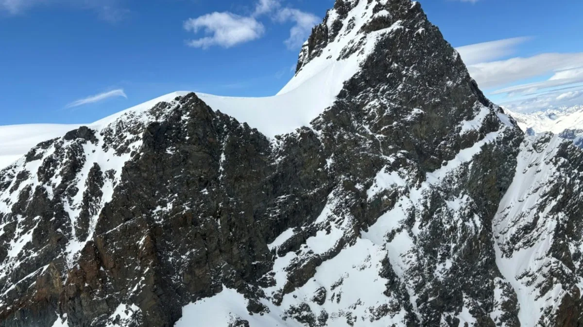 Abtauender Gletscher in der Schweiz gibt Leichen zweier vermisster Bergsteiger frei