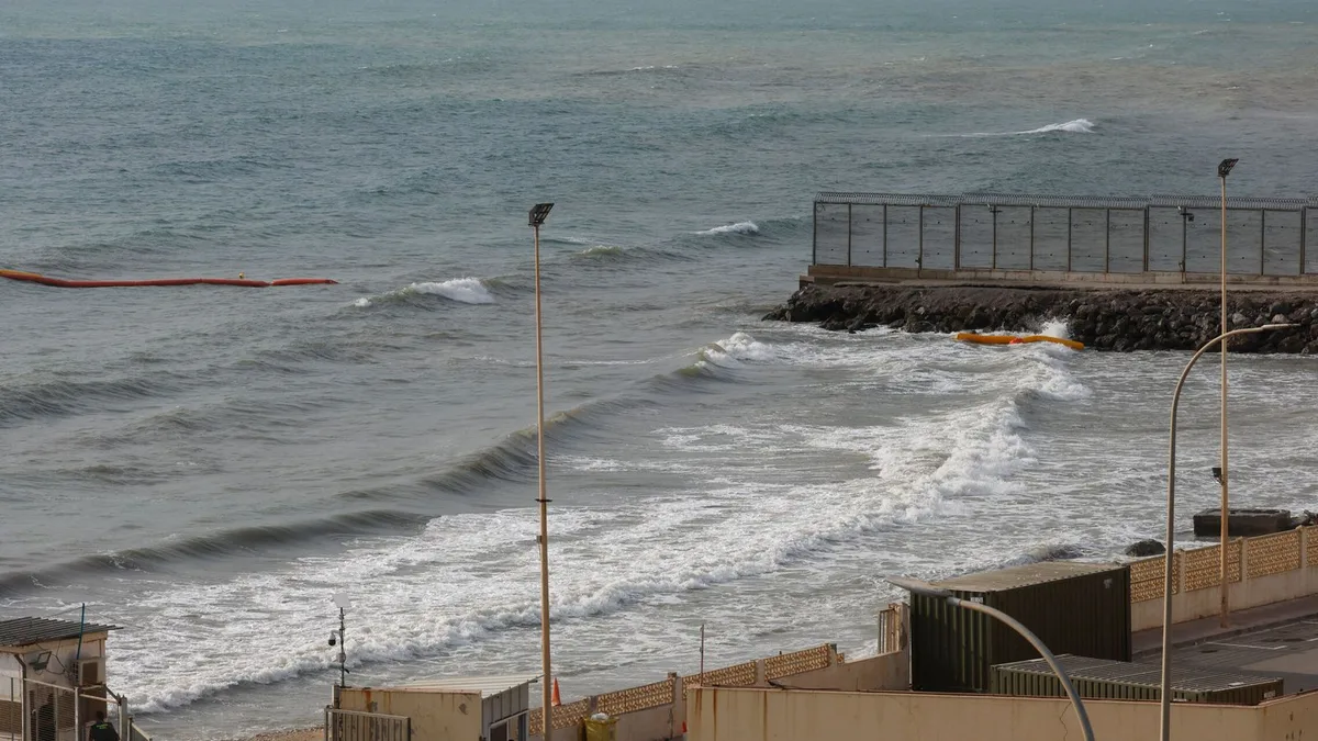 Interior anuncia la ampliación del espigón del Tarajal con 100 metros mar adentro por 7 millones