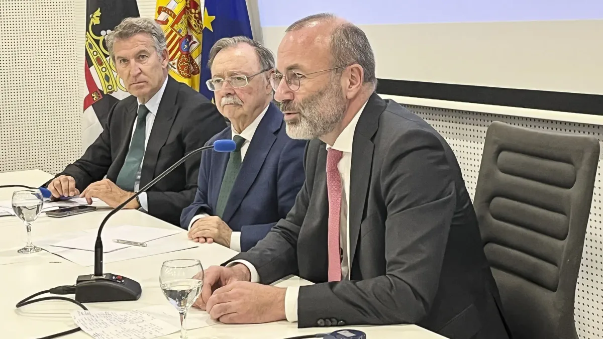 Feijóo condena los "miserables" ataques del Gobierno a Vivas y le exige activar mecanismos europeos para los retornos
