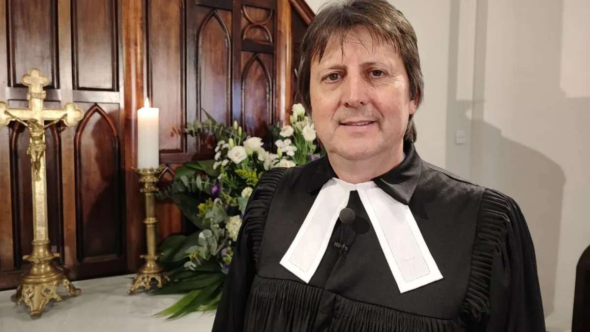 ‘Comunhão é essencial’: pastor que ajudou Blumenau da Alemanha durante enchente histórica conduz celebração inédita em SC